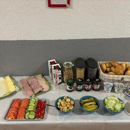 Flyfly Hostel , Darmowy Parking , Rezerwuj Przez Urzadzenia Mobilne -10 Procent Wrocław Buitenkant foto
