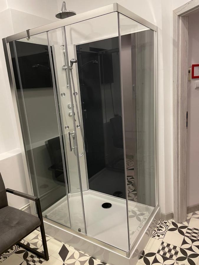 Flyfly Hostel , Darmowy Parking , Rezerwuj Przez Urzadzenia Mobilne -10 Procent Wrocław Buitenkant foto