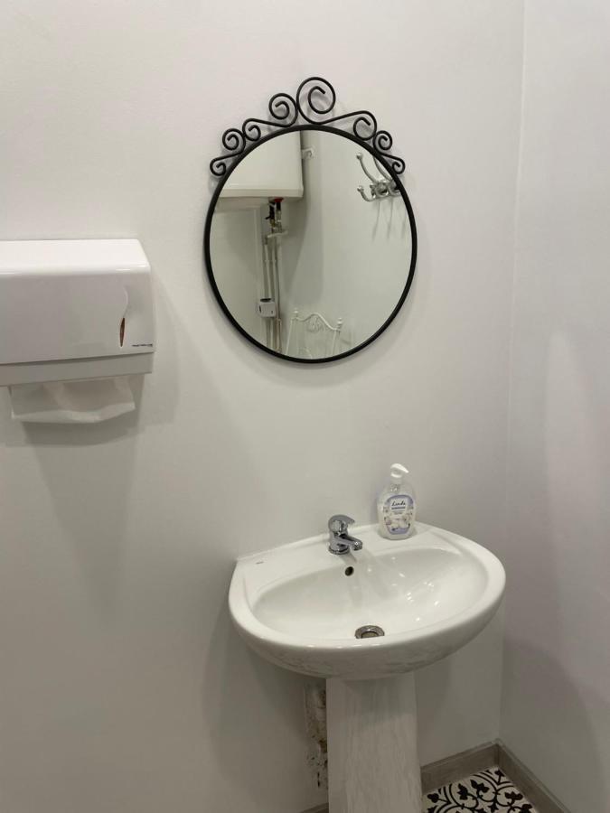 Flyfly Hostel , Darmowy Parking , Rezerwuj Przez Urzadzenia Mobilne -10 Procent Wrocław Buitenkant foto