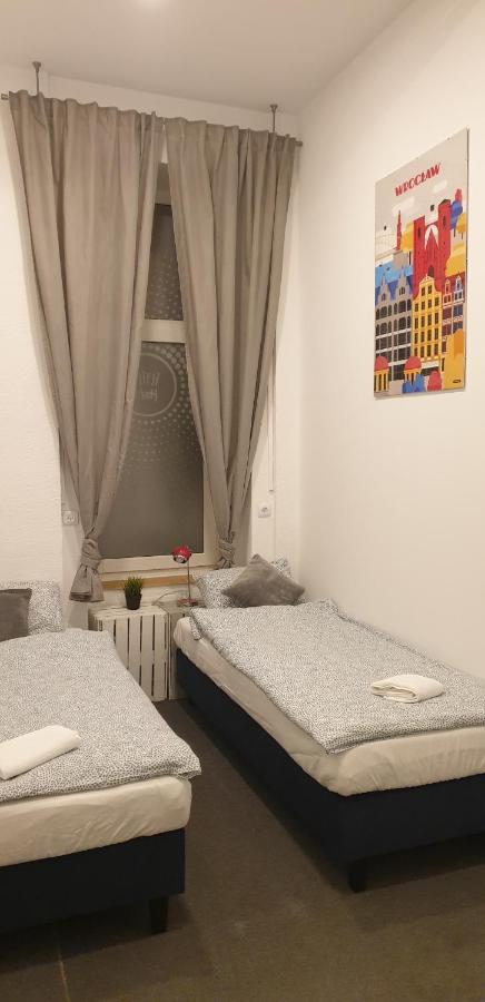 Flyfly Hostel , Darmowy Parking , Rezerwuj Przez Urzadzenia Mobilne -10 Procent Wrocław Buitenkant foto