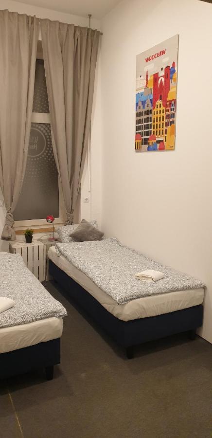 Flyfly Hostel , Darmowy Parking , Rezerwuj Przez Urzadzenia Mobilne -10 Procent Wrocław Buitenkant foto