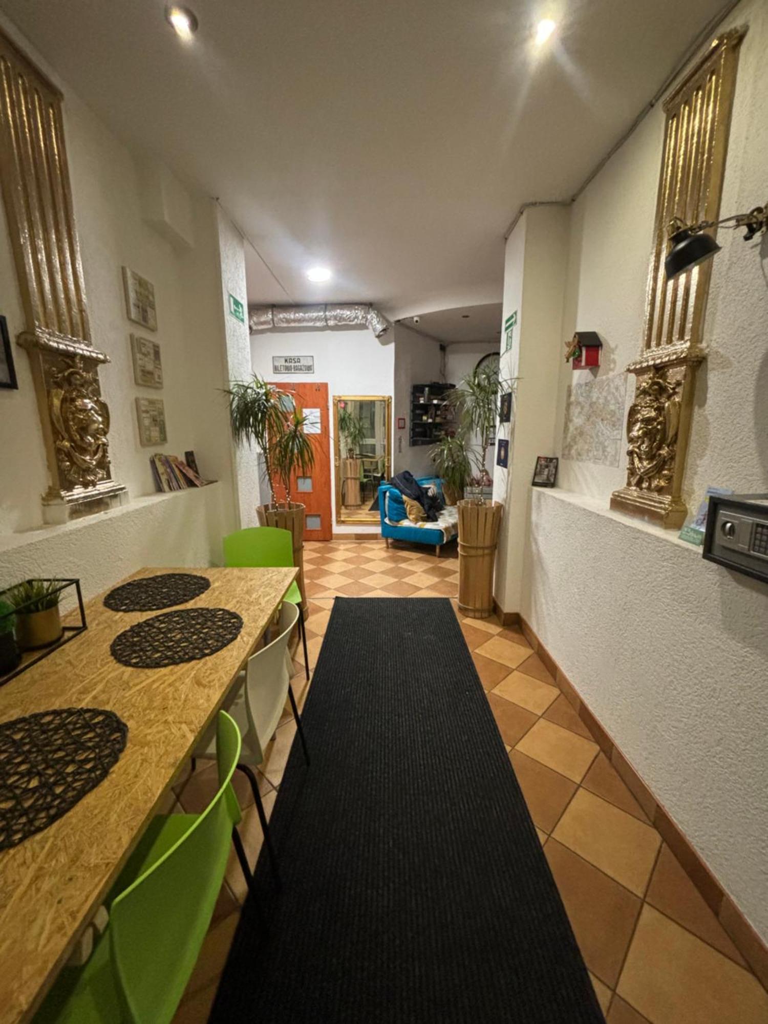 Flyfly Hostel , Darmowy Parking , Rezerwuj Przez Urzadzenia Mobilne -10 Procent Wrocław Buitenkant foto
