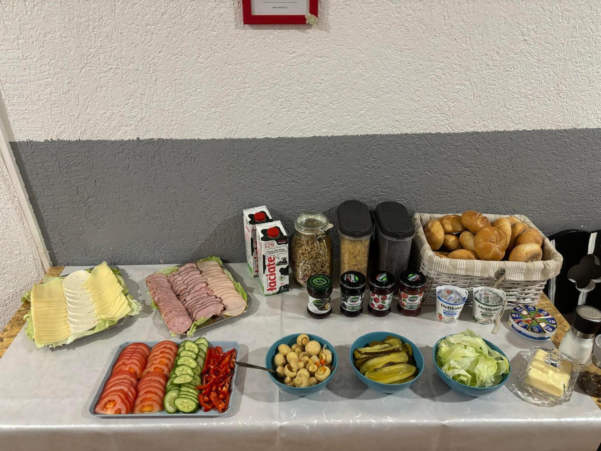 Flyfly Hostel , Darmowy Parking , Rezerwuj Przez Urzadzenia Mobilne -10 Procent Wrocław Buitenkant foto