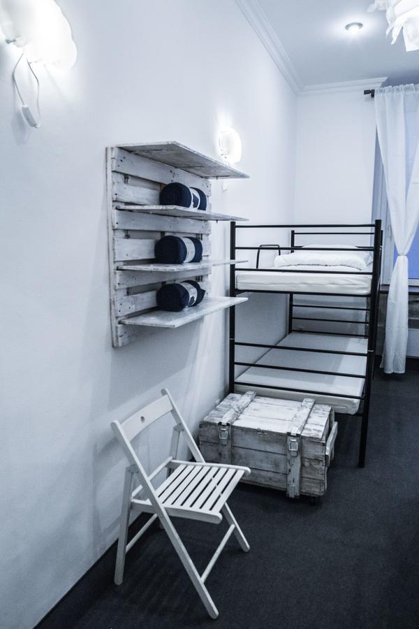 Flyfly Hostel , Darmowy Parking , Rezerwuj Przez Urzadzenia Mobilne -10 Procent Wrocław Buitenkant foto