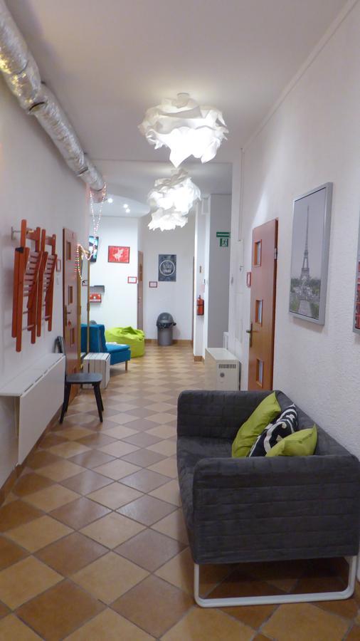 Flyfly Hostel , Darmowy Parking , Rezerwuj Przez Urzadzenia Mobilne -10 Procent Wrocław Buitenkant foto