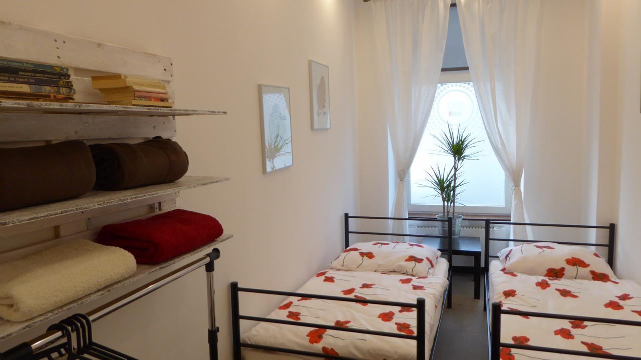 Flyfly Hostel , Darmowy Parking , Rezerwuj Przez Urzadzenia Mobilne -10 Procent Wrocław Buitenkant foto