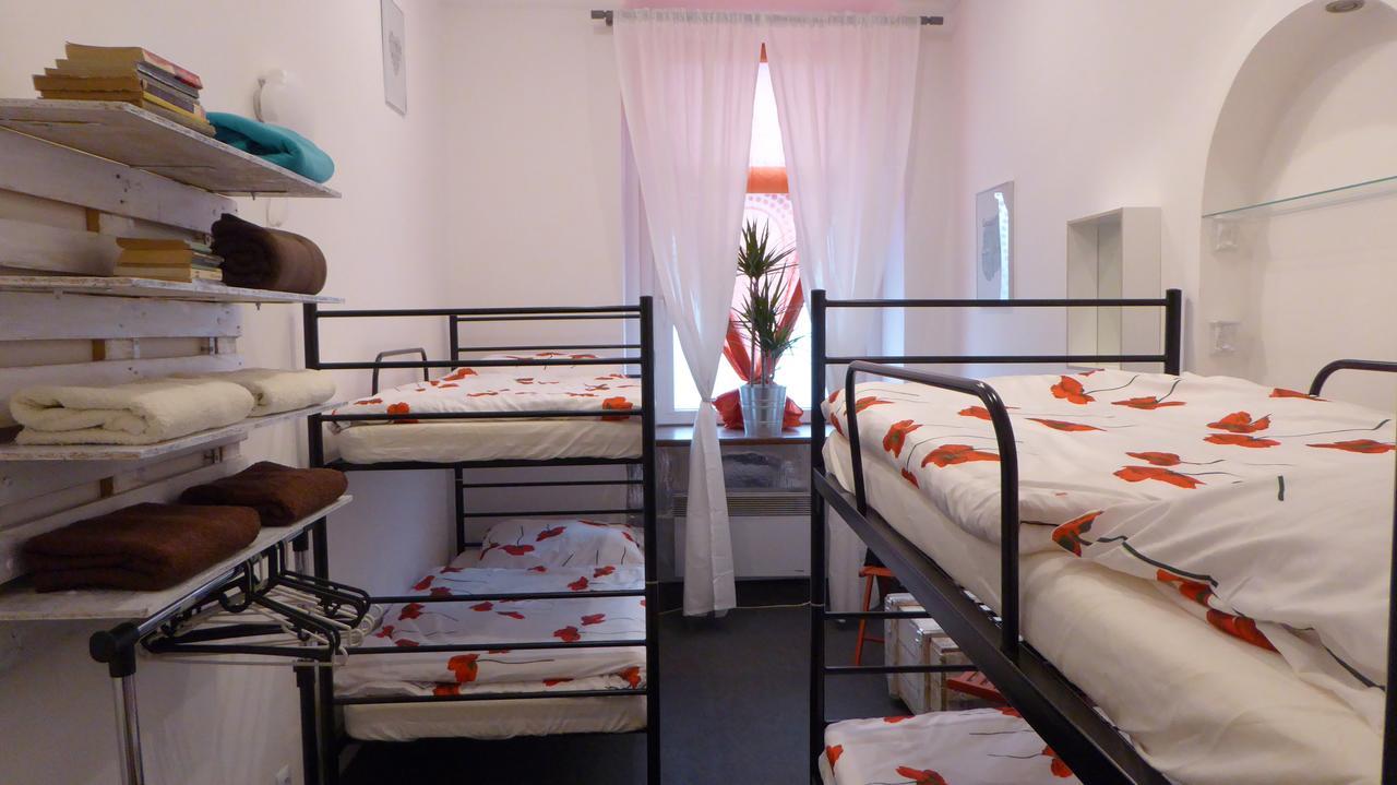Flyfly Hostel , Darmowy Parking , Rezerwuj Przez Urzadzenia Mobilne -10 Procent Wrocław Buitenkant foto