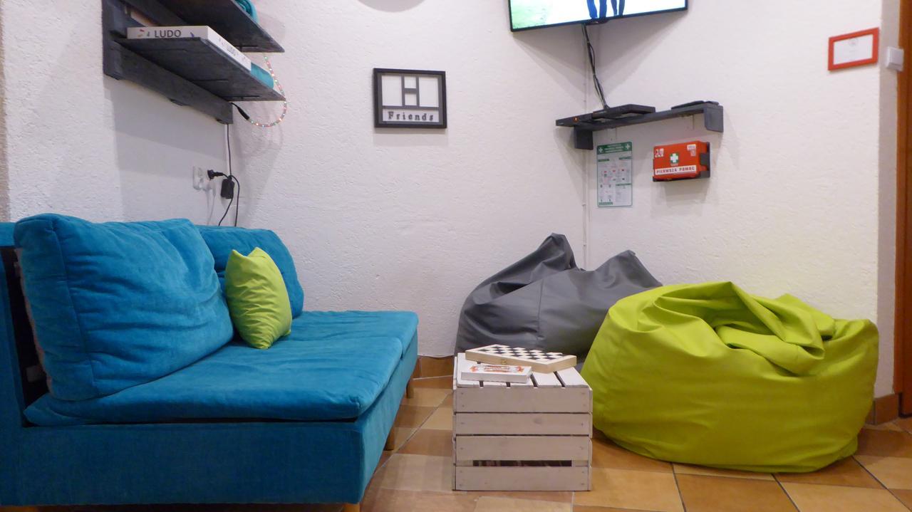 Flyfly Hostel , Darmowy Parking , Rezerwuj Przez Urzadzenia Mobilne -10 Procent Wrocław Buitenkant foto