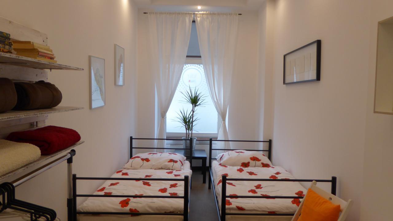 Flyfly Hostel , Darmowy Parking , Rezerwuj Przez Urzadzenia Mobilne -10 Procent Wrocław Buitenkant foto