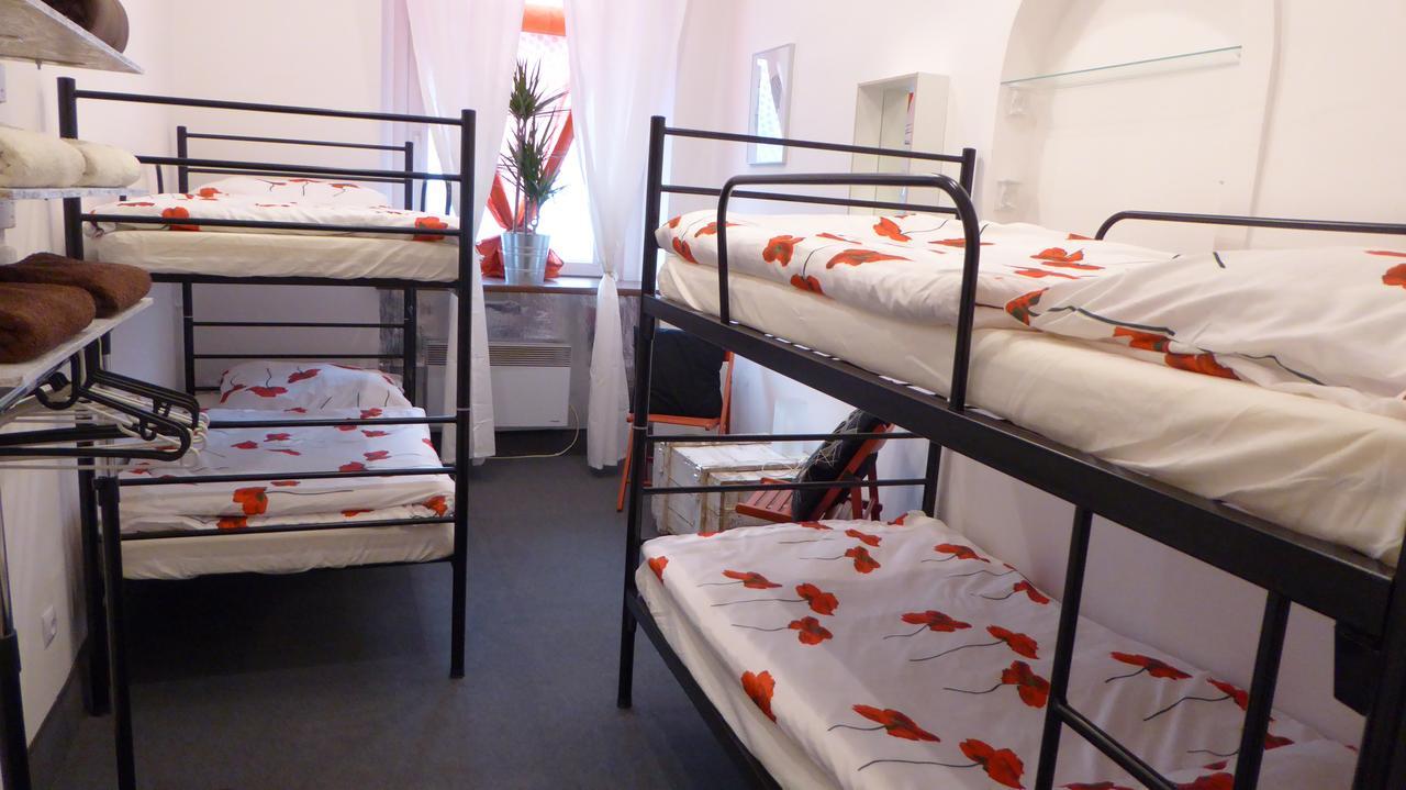 Flyfly Hostel , Darmowy Parking , Rezerwuj Przez Urzadzenia Mobilne -10 Procent Wrocław Buitenkant foto