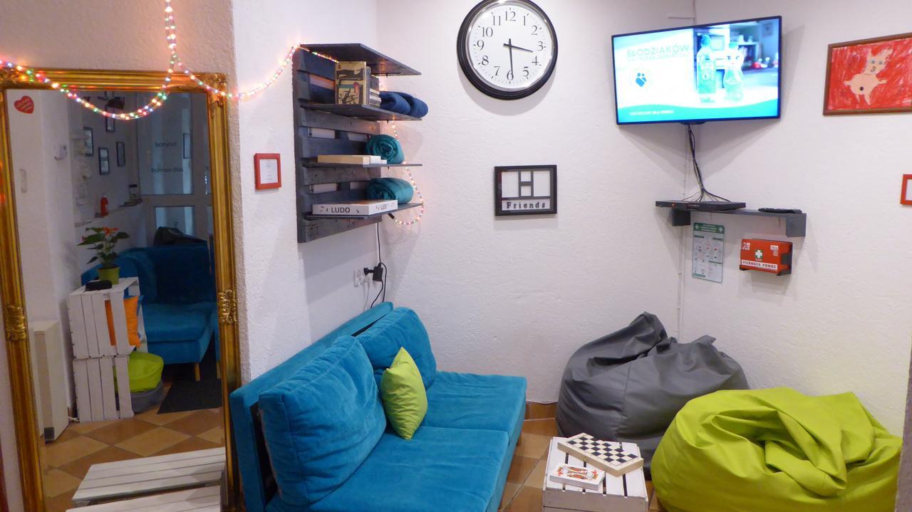 Flyfly Hostel , Darmowy Parking , Rezerwuj Przez Urzadzenia Mobilne -10 Procent Wrocław Buitenkant foto