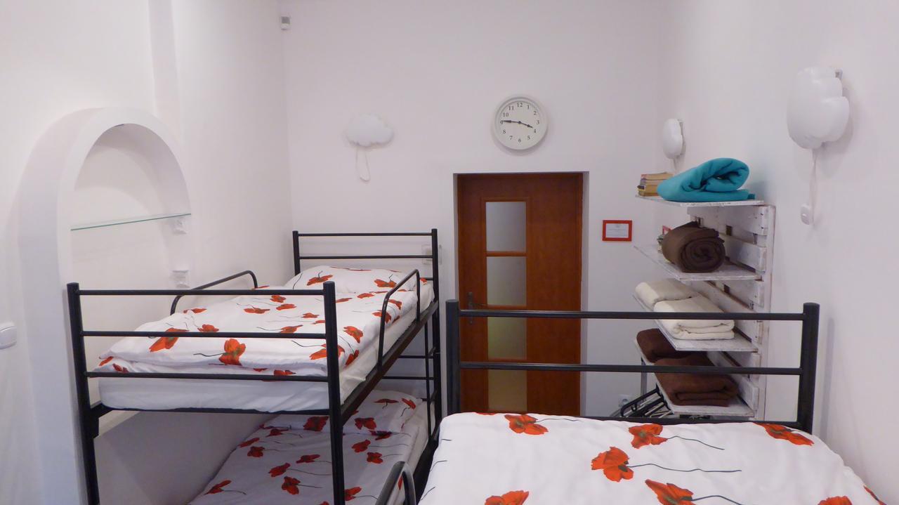 Flyfly Hostel , Darmowy Parking , Rezerwuj Przez Urzadzenia Mobilne -10 Procent Wrocław Buitenkant foto